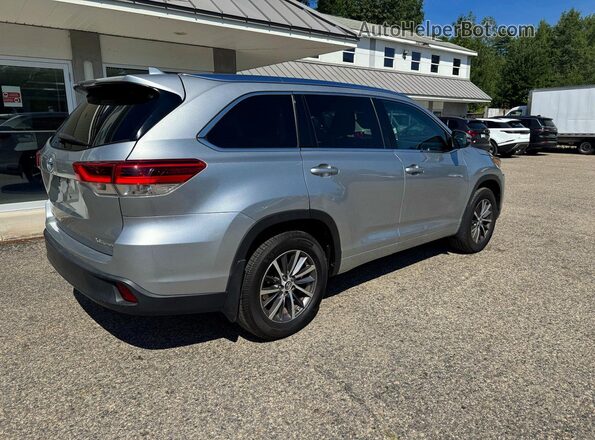 5TDJZRFH7HS362671 2017 TOYOTA HIGHLANDER Серебряный Передняя правая четверть