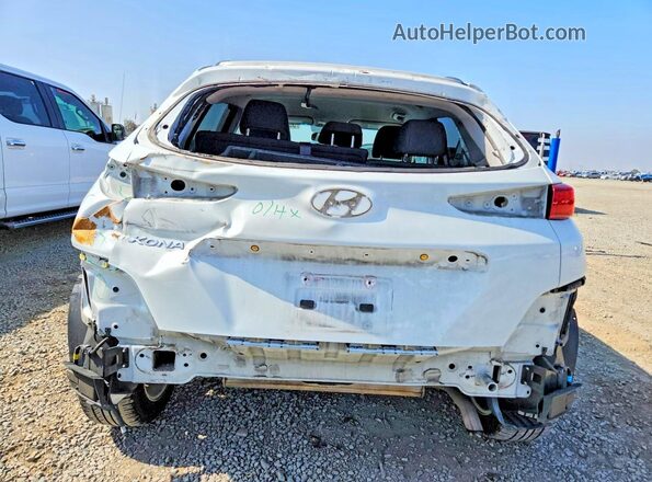 KM8K22AA2JU089887 2018 HYUNDAI KONA Белый Вид салона спереди