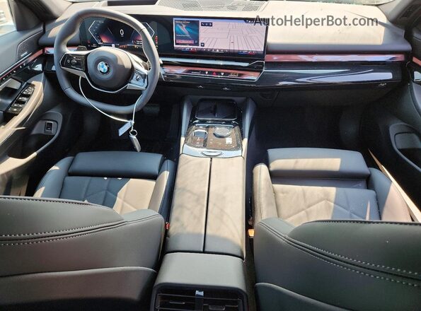 WBA43FJ04VCY26430 2027 BMW 5 SERIES White Вид щитка приладів