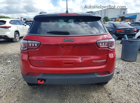 3C4NJDDB5JT501489 2018 JEEP COMPASS Red Front interior view