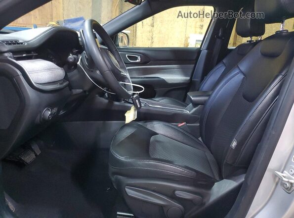 3C4NJDBNXRT133139 2024 JEEP COMPASS Серебряный Вид панели приборов