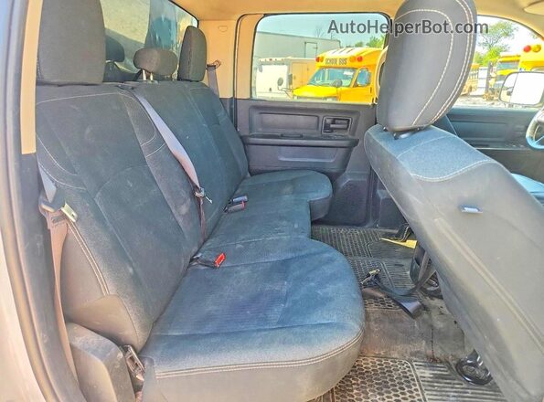 3C63R3CJ0LG176224 2020 RAM 3500 White Vista interior trasera