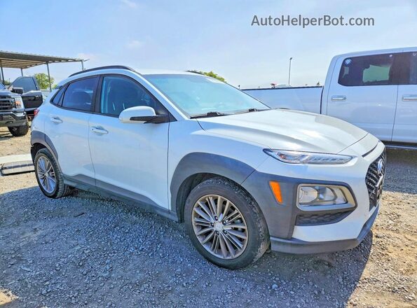 KM8K22AA2JU089887 2018 HYUNDAI KONA Белый Вид спереди