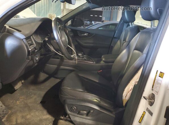 WA1AAAF77HD015377 2017 AUDI Q7 White Вид панелі приладів