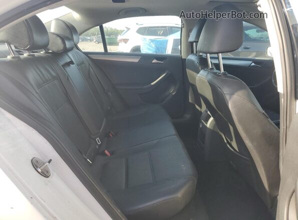 3VWD67AJ5GM402889 2016 VOLKSWAGEN JETTA Белый Вид задней части салона