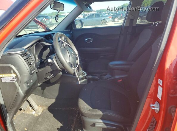 KNDJP3A56J7569715 2018 KIA SOUL White Առջևի վահանակի տեսք
