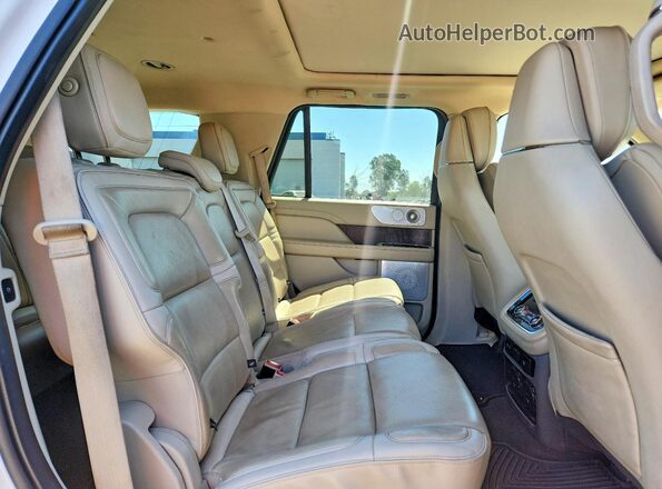 5LMJJ2LT6JEL14283 2018 LINCOLN NAVIGATOR White Շարժիչի բաժամունքի տեսք