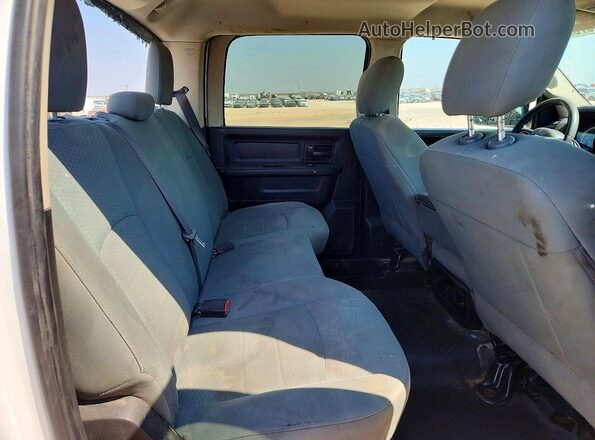 3C6UR4HL3JG394918 2018 RAM 2500 White Вид задньої частини салону