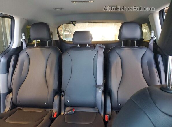 KNDNB5KA6V6194444 2027 KIA CARNIVAL Silver Rear interior view