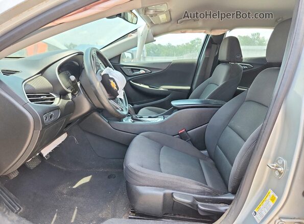 1G1ZB5ST5HF224971 2017 CHEVROLET MALIBU Silver წინა პანელის ხედი