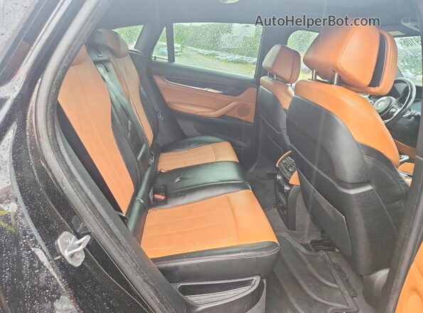 5UXKU2C52K0Z65590 2019 BMW X6 Black Widok wnętrza z tyłu