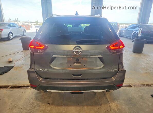 5N1AT2MV4HC820679 2017 NISSAN ROGUE Серый Вид салона спереди