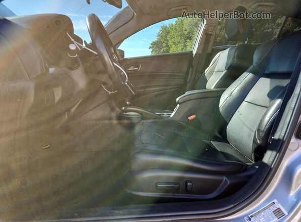 19UDE2F79HA003988 2017 ACURA ILX Серебряный Вид панели приборов