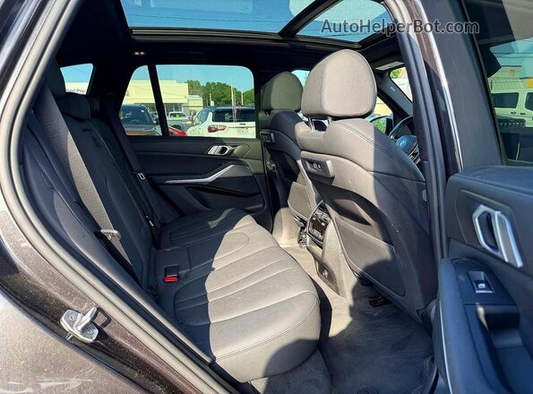 5UXCR6C52KLL26024 2019 BMW X5 Gray Widok wnętrza z przodu