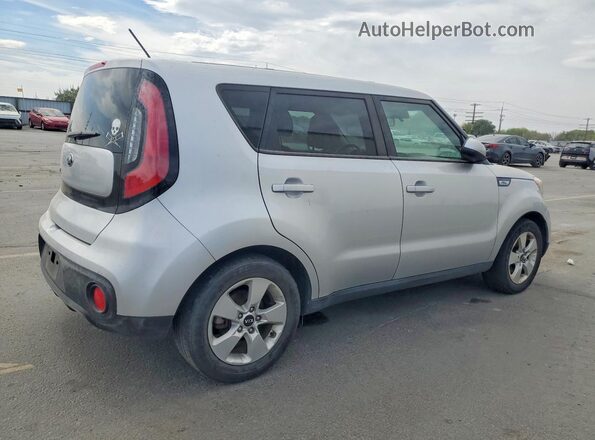 KNDJN2A2XJ7582425 2018 KIA SOUL Silver Delantero derecho