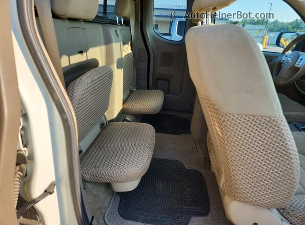1N6DD0CW6HN756031 2017 NISSAN FRONTIER Белый Вид задней части салона