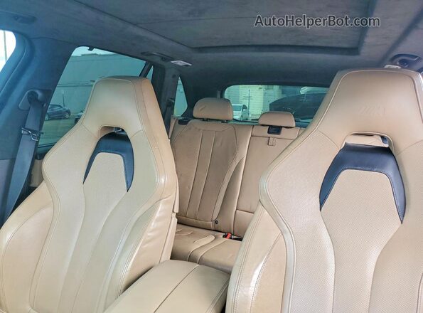 5YMKT6C57G0R77812 2016 BMW X5 Blue Widok wnętrza z tyłu
