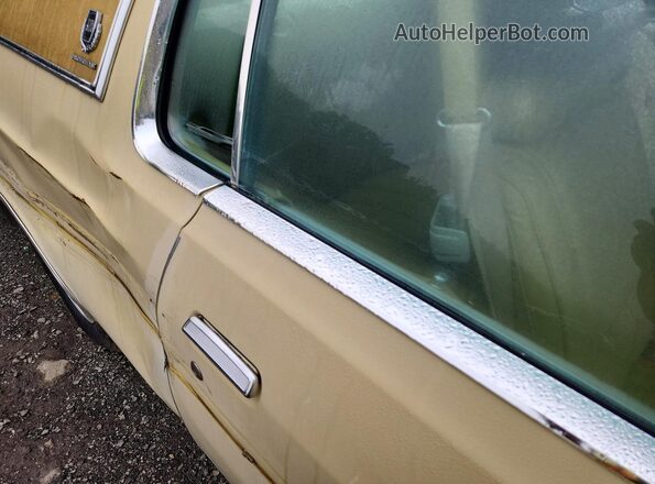 4E68S216615 1974 FORD LTD Cream Widok tylnych siedzeń