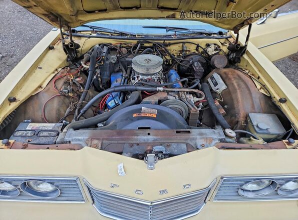 4E68S216615 1974 FORD LTD Cream Widok wnętrza z tyłu