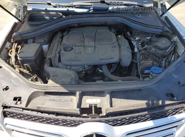 4JGDA5HB0HA877252 2017 MERCEDES-BENZ GLE White Widok wnętrza z tyłu