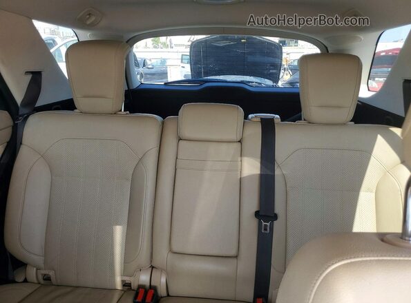 4JGDA5HB0HA926207 2017 MERCEDES-BENZ GLE White Rear seats view
