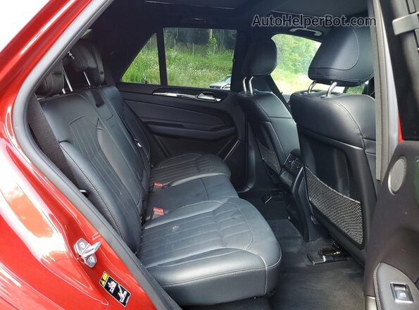 4JGDA5HB3JB180125 2018 MERCEDES-BENZ GLE Red Vista interior trasera