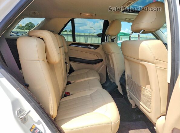 4JGDA5HB6HA915891 2017 MERCEDES-BENZ GLE White Widok wnętrza z tyłu