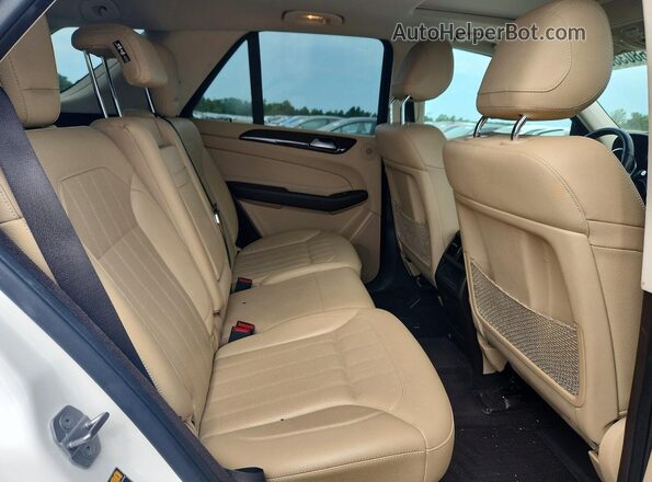 4JGDA5HB6JB075840 2018 MERCEDES-BENZ GLE White Widok wnętrza z tyłu