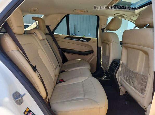 4JGDA5JB1JB147876 2018 MERCEDES-BENZ GLE White Widok wnętrza z tyłu