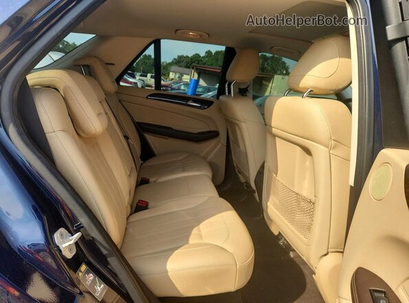 4JGDA5JBXHA832264 2017 MERCEDES-BENZ GLE Blue Widok wnętrza z tyłu