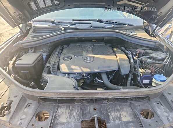 4JGDA5JBXHA832264 2017 MERCEDES-BENZ GLE Blue Widok komory silnika