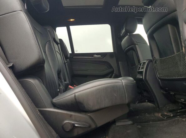 4JGDF6EE6JB050393 2018 MERCEDES-BENZ GLS Silver Vista interior trasera