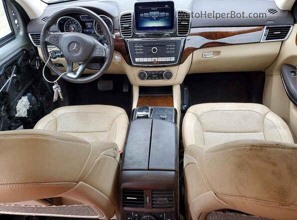4JGDF7DE1HA805697 2017 MERCEDES-BENZ GLS Silver Widok deski rozdzielczej