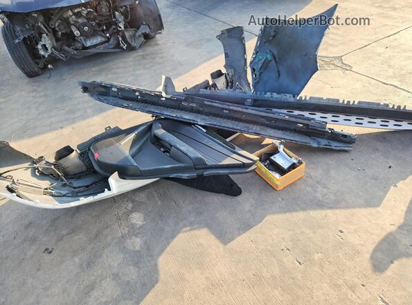 4JGED6EB7KA137209 2019 MERCEDES-BENZ GLE White Engine compartment view
