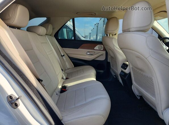 4JGFB4JB4MA527014 2021 MERCEDES-BENZ GLE White Widok wnętrza z tyłu