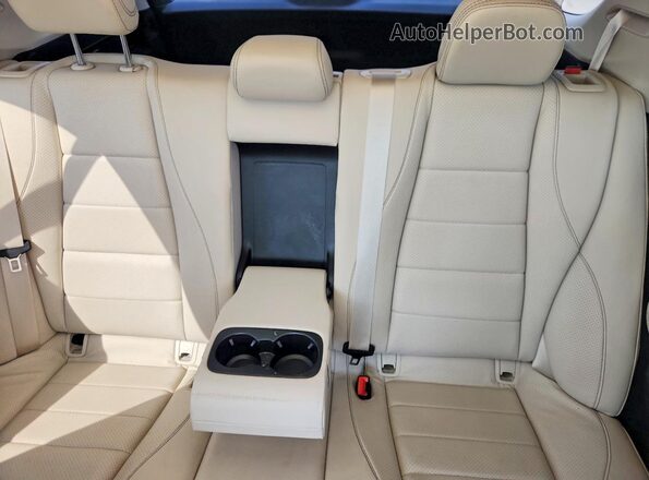 4JGFB4JB5MA519956 2021 MERCEDES-BENZ GLE White Vista de los asientos traseros
