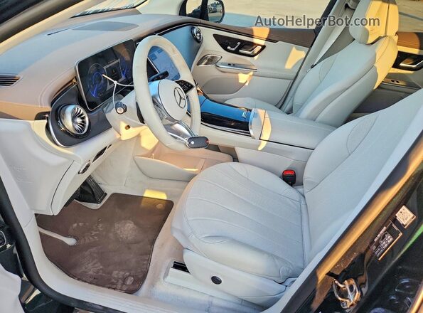 4JGGM1CB5PA029418 2023 MERCEDES-BENZ EQE Зеленый Вид салона спереди