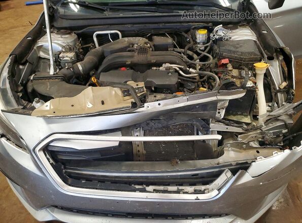 4S3BNAA61J3046102 2018 SUBARU LEGACY Silver Vista interior trasera