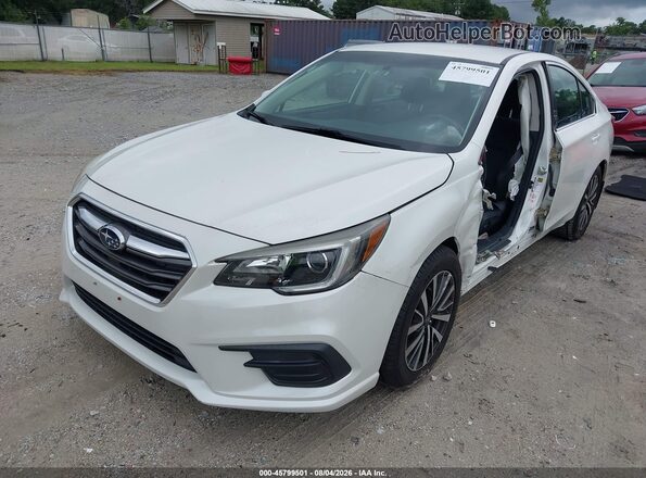 4S3BNAC62J3026437 2018 SUBARU LEGACY Белый Передняя левая четверть