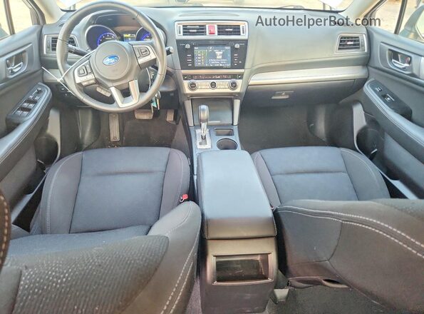 4S3BNAC67H3040814 2017 SUBARU LEGACY Серебряный Вид панели приборов
