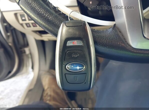4S3BNAN6XH3008825 2017 SUBARU LEGACY Gold Вид панелі приладів