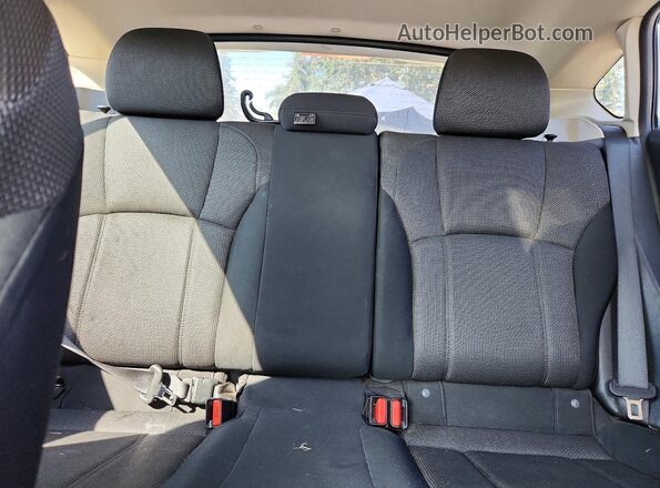 4S3GTAD62J3743303 2018 SUBARU IMPREZA Silver Հետևի նստատեղերի տեսք