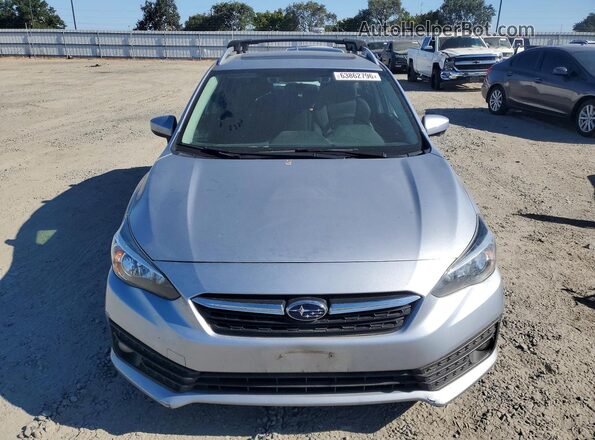 4S3GTAD65N3726176 2022 SUBARU IMPREZA Silver Widok z przodu