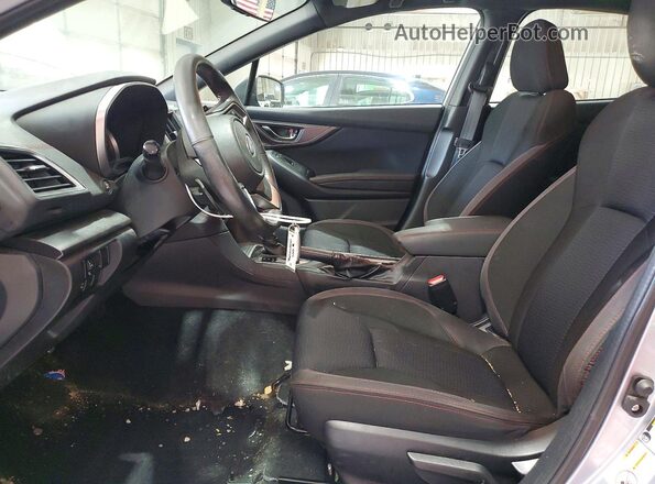 4S3GTAM62H3740041 2017 SUBARU IMPREZA Серебряный Вид салона спереди