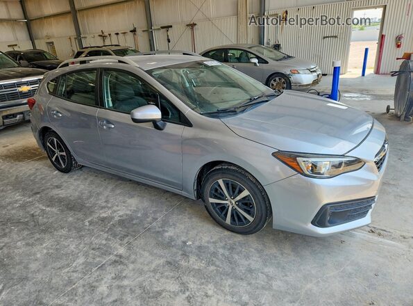 4S3GTAV67L3720987 2020 SUBARU IMPREZA Silver Front right