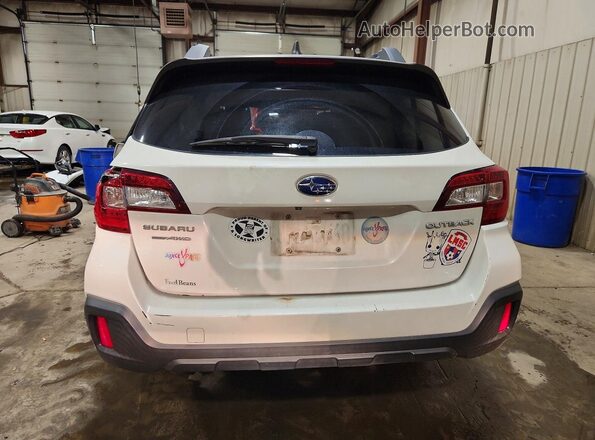 4S4BSACC0J3355146 2018 SUBARU OUTBACK White Widok z tyłu