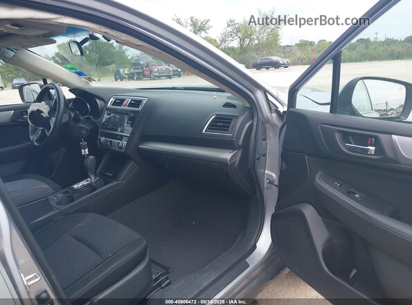4S4BSACC8H3396182 2017 SUBARU OUTBACK Серебряный Вид салона спереди
