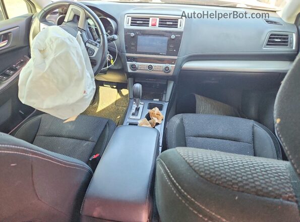 4S4BSADC0H3374000 2017 SUBARU OUTBACK Red Vista del salpicadero