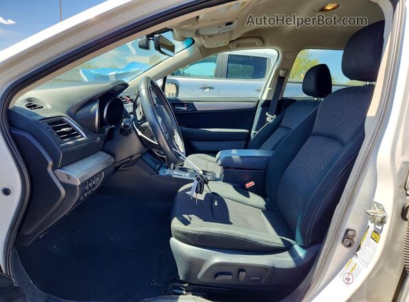 4S4BSAFC3H3322972 2017 SUBARU OUTBACK White Widok wnętrza z przodu