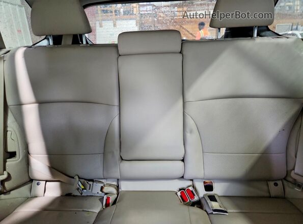 4S4BSAJC9K3311053 2019 SUBARU OUTBACK White Widok tylnych siedzeń
